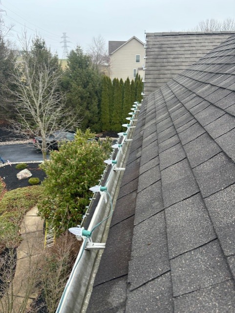 Gutter line with C9 clips and bulbs installed in a perfectly straight run